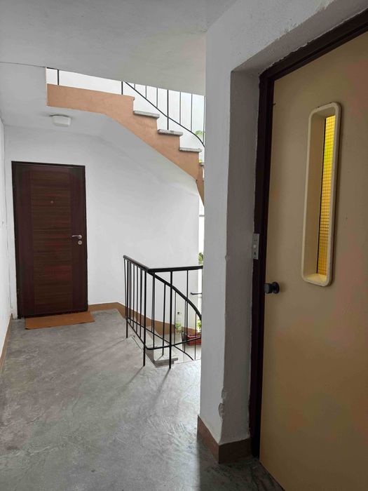 Продава се Тристаен апартамент в Бургас, Възраждане - 101 кв.м за 2278 €/кв.м - Снимка #16