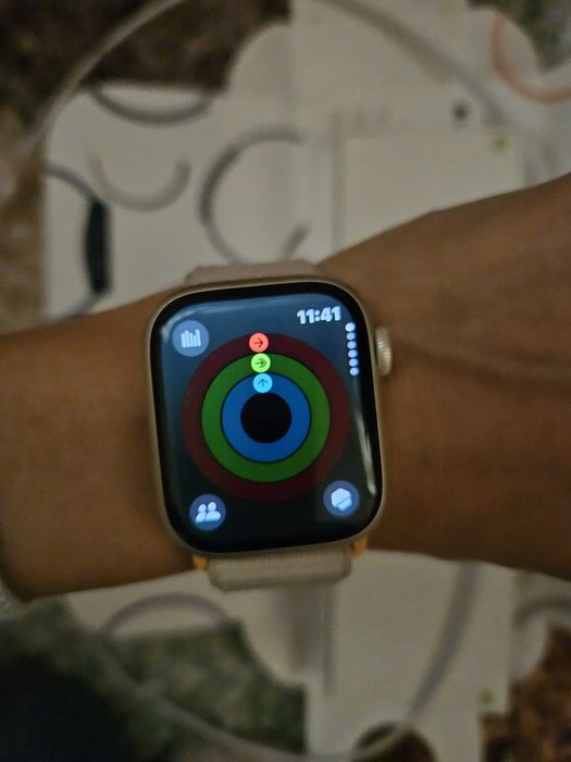 Apple - Apple Watch Series 9