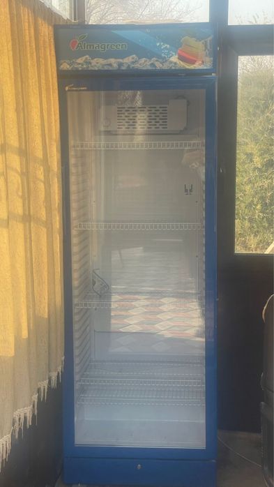 Холодильник витринный