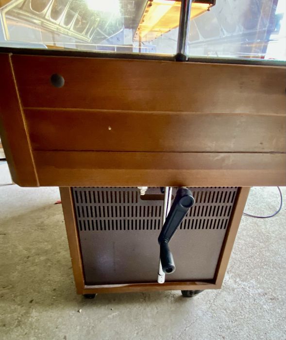 Vitrină frigorifică tip bufet / insulă autoservire – Enofrigo (Italia)