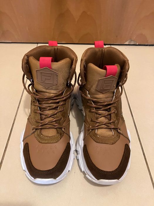 Ефектни спортни обувки от дамска серия - FILA Desert Boot