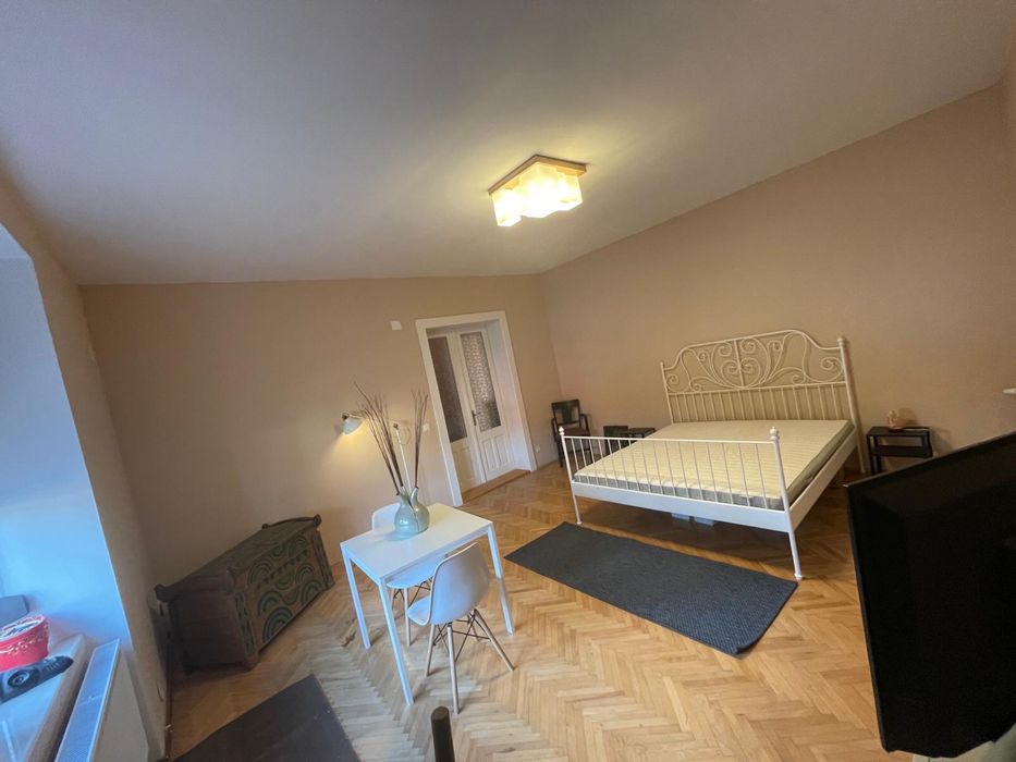 Vand casa ultracentral Gherla | Str. Crisan | Anexe si Garaj