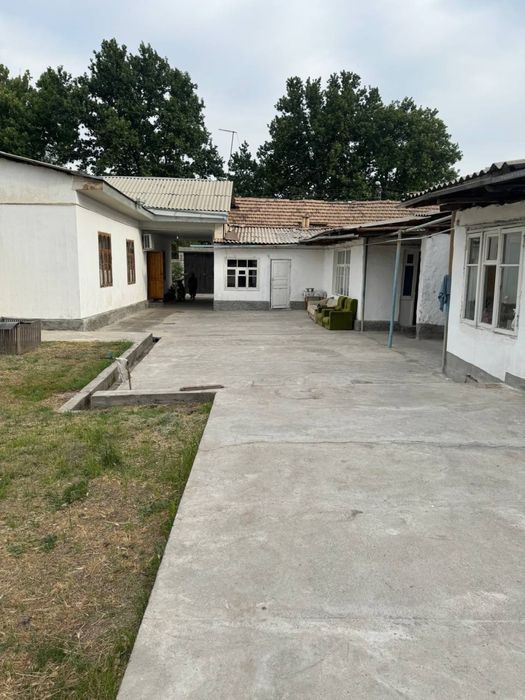 Srochno sotiladi . Narxi kelishiladi. fermerlar ucun qulay uy