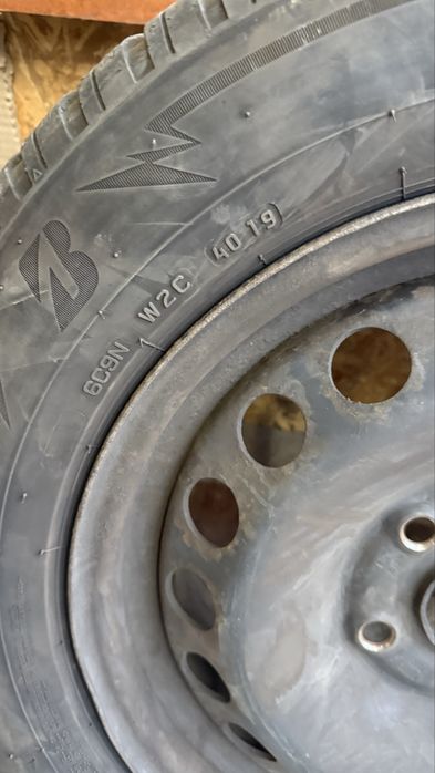 Продавам джанти с гуми и оригинални тасове за голф 5 или 6 195.65.15