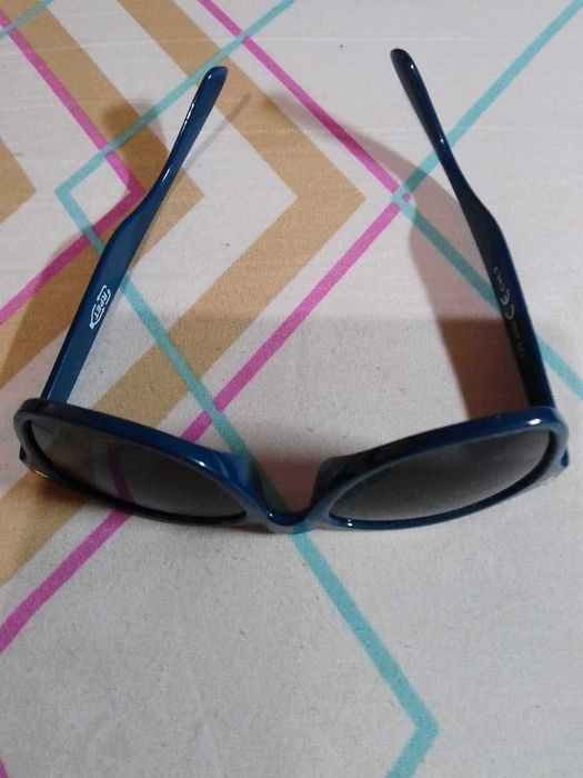 Дамски слънчеви очила + още едни подарък