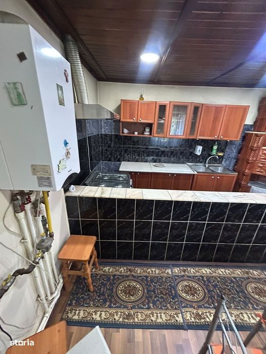 De vanzare casa la 5 min de Roman, 3 camere,teren de 817mp,Pret 99000e