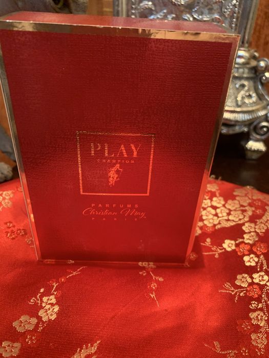 Продам вода туалетная духи