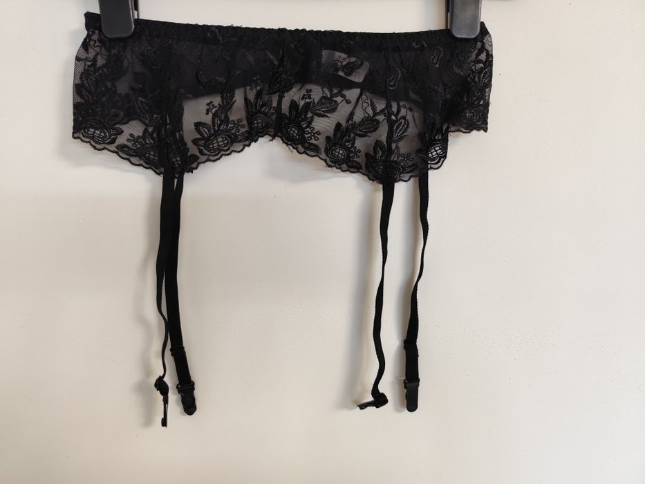 Portjartier dantela neagra