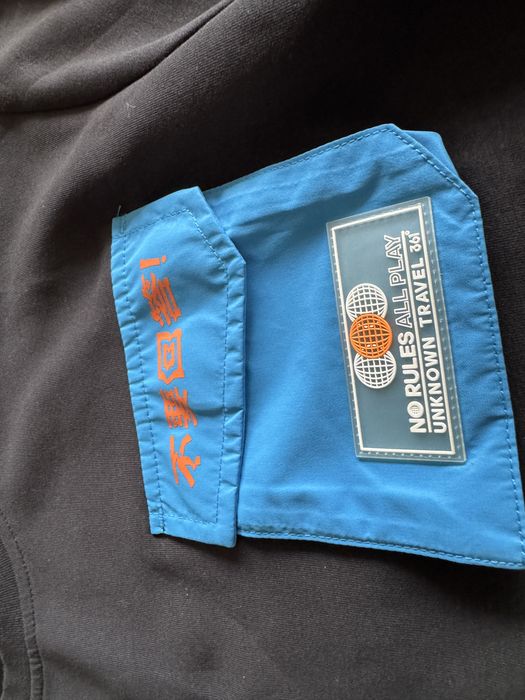 Продавам обличана веднъж детска блуза