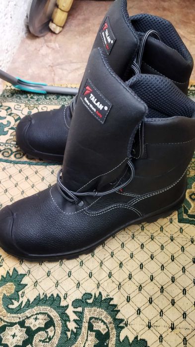 Продам берцы новые.