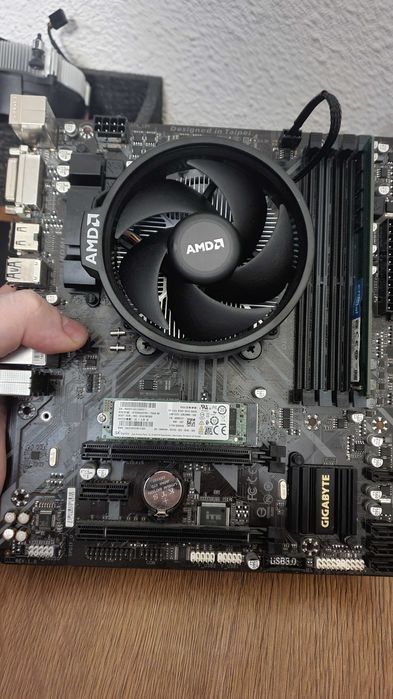 kit gigabyte b450m + ryzen 5 3400ge + 16gb ddr4 + cooler + ssd