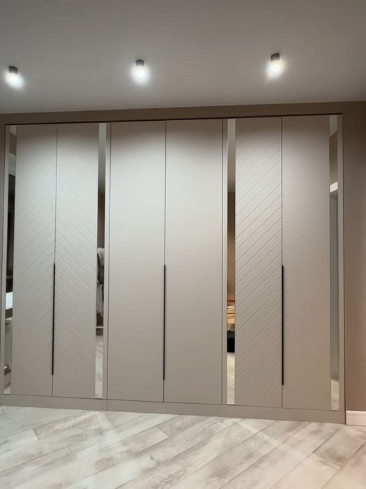 Garderobniy shkaf pod zakaz