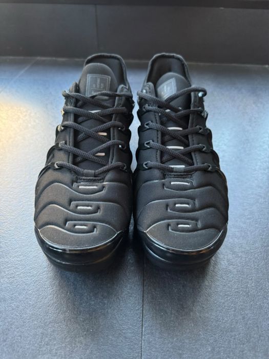 Черни обувки Nike Tn