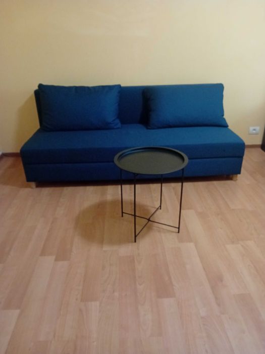 Piata Resita, particular - garsoniera spatioasa, mobilata, utilata