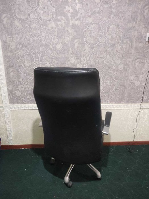 Offisniy kreslo 8897 model