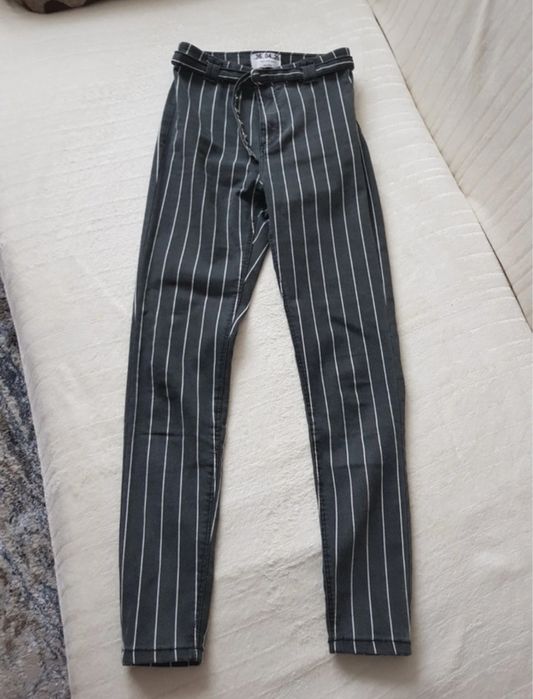 Blugi Bershka slim