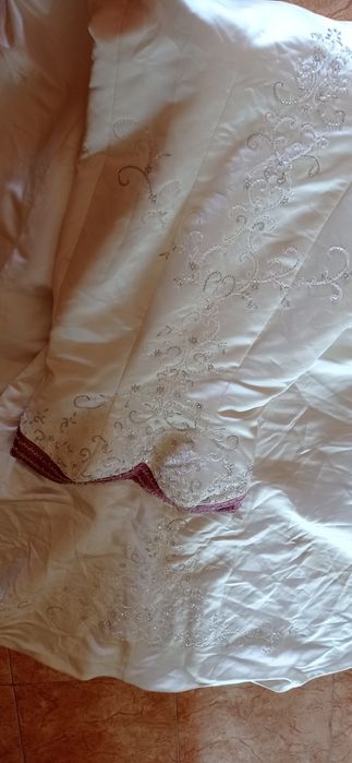 Булчинска рокля бежово и цикламен