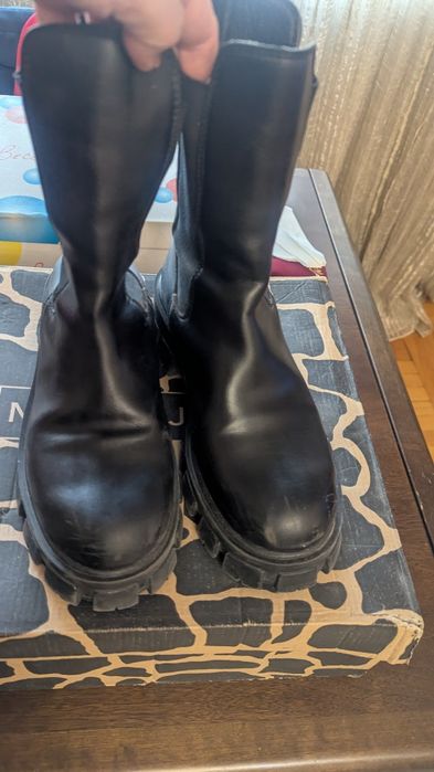 Продам обувь на девочку осень зима