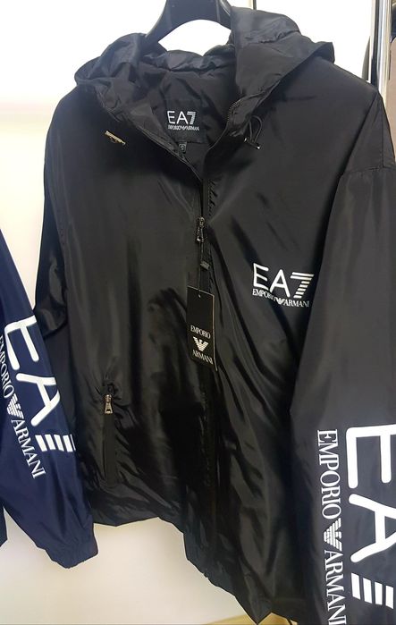 Geaca EA7. primavara impermeabila