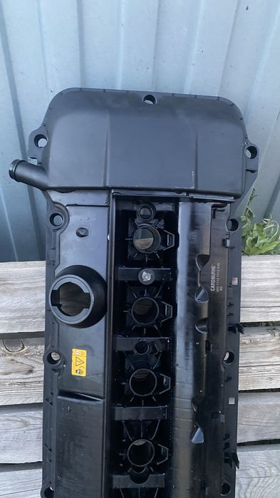 Продам клапанную крышку бмв м54