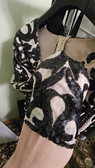 Стилна рокля с паети