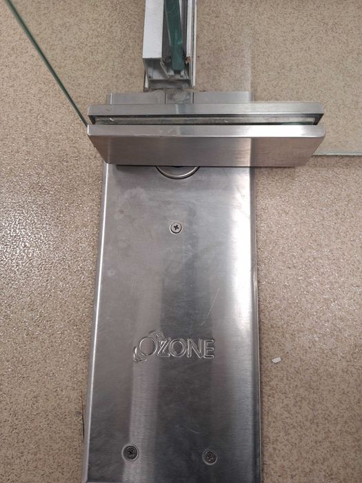 Продавам стъклени врати и преградни стъкла