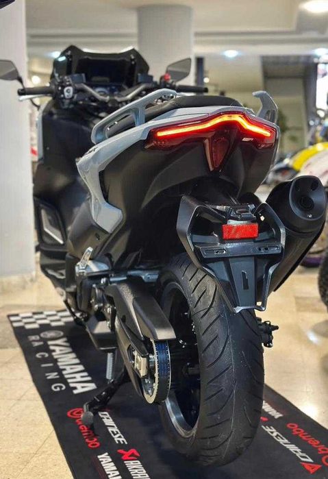Yamaha TMAX 560 Tech-Max sport scooter