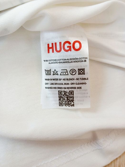 Hugo Boss тениски в бял вариант - ТОП модел за сезона ! ! !