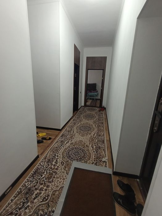 5 микраёнда 2 хонали квартира сотилади.