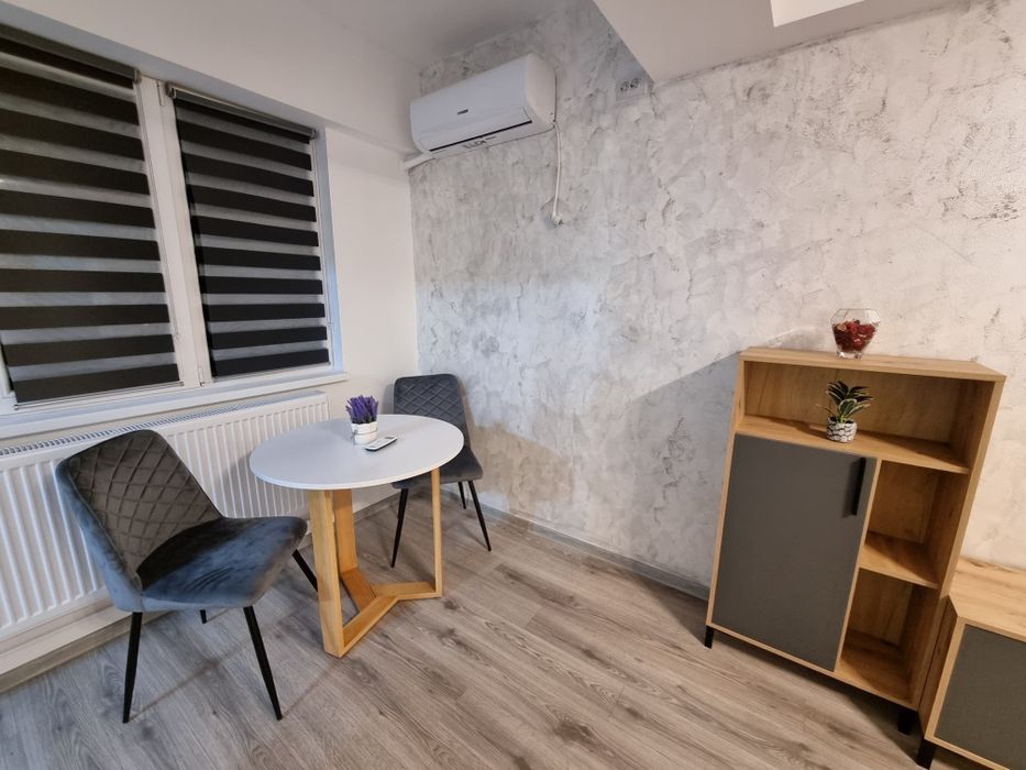 Închiriez garsonieră!