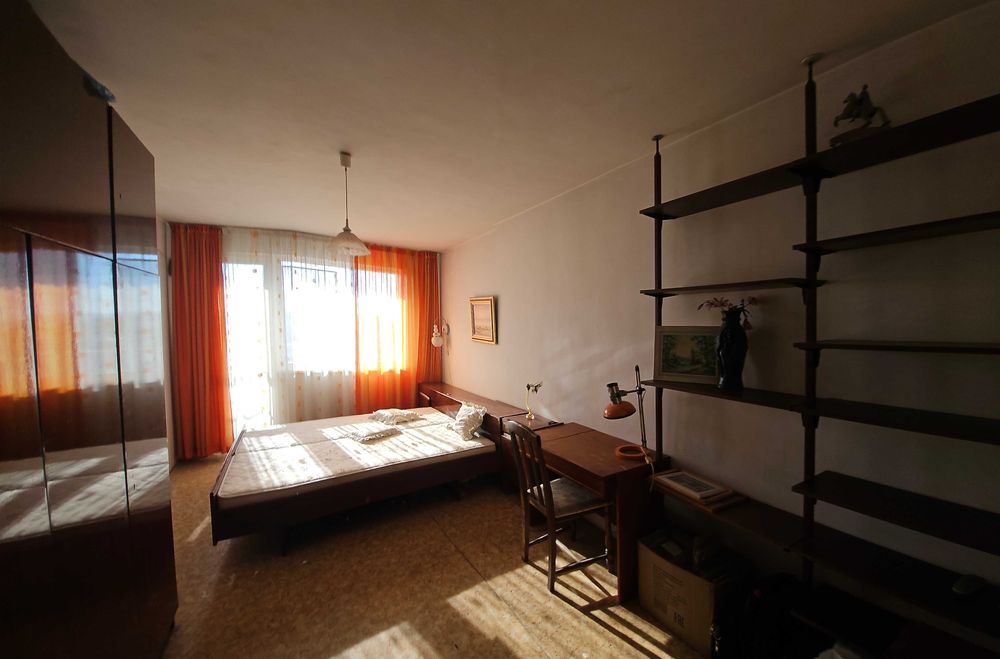 Просторен тристаен, тухлен до Зимно кино Тракия