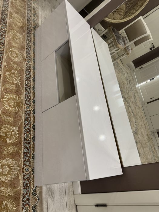 Продам тумбу под телевизор