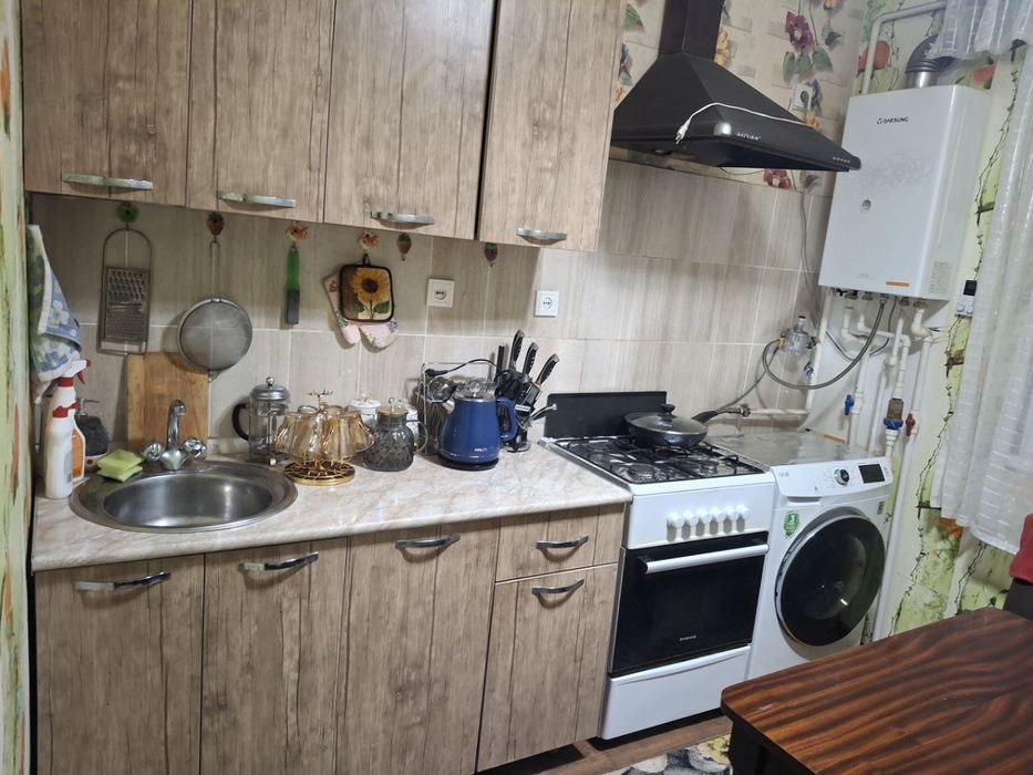 3 xonali kvartira sotiladi