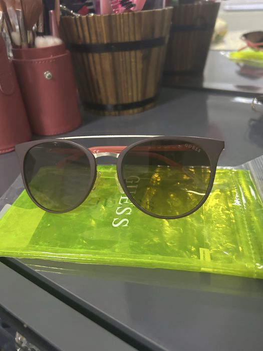 Слънчеви очила на Guess