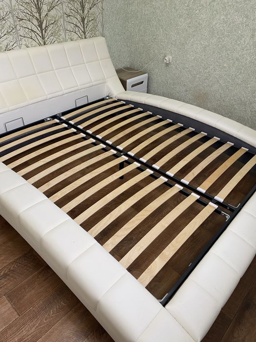 Срочно! Продам двухспальную кровать