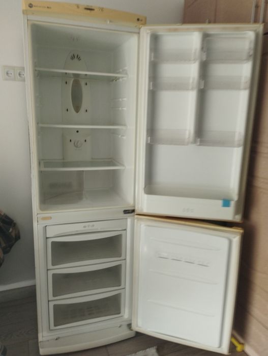 Продам Холодильник LG