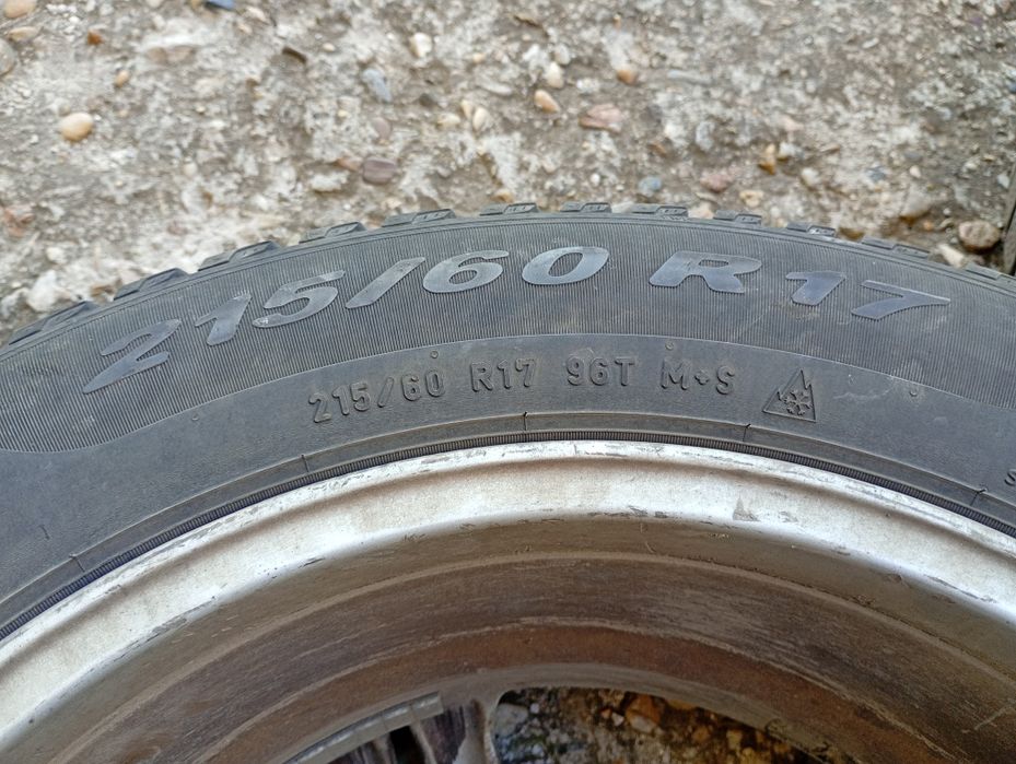Комплект зимни гуми Pirelli с размер 215 60 17