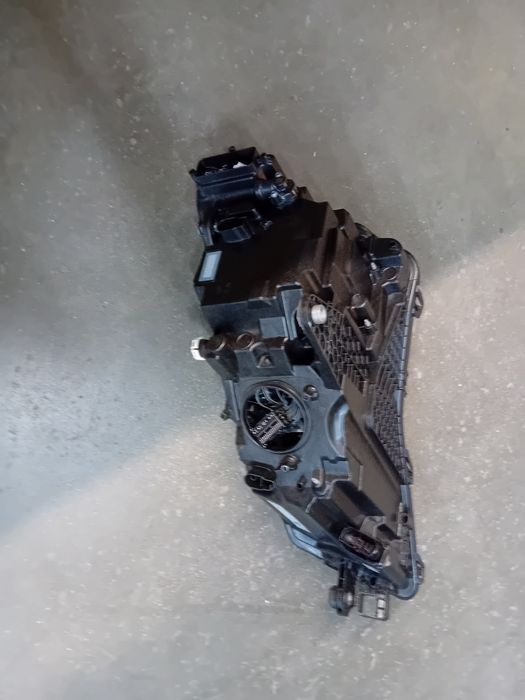 Far dreapta Skoda Superb 3 3V1 Full Led Crystal