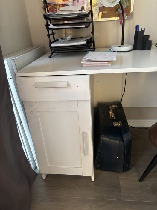 Продам стол белый IKEA