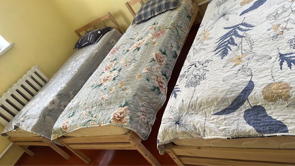 Кровать в хорошем состояние