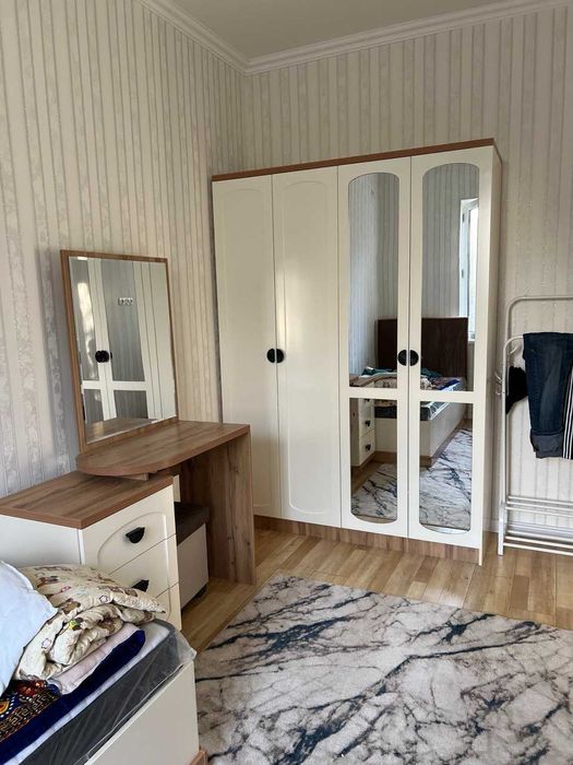 Hovli sotiladi. Laylak mahalla, 11 maktab orqasida, 6 sotix 4 xona