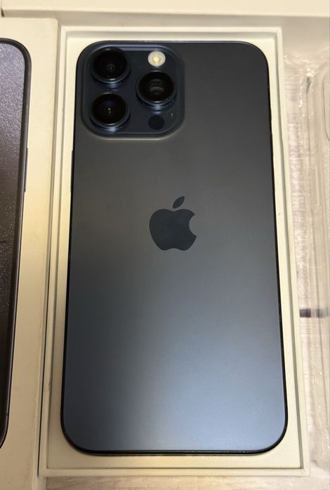 iPhone 15 Pro Max 256GB Black Titanium , 87% baterie – Impecabil, pachet full + Cadouri