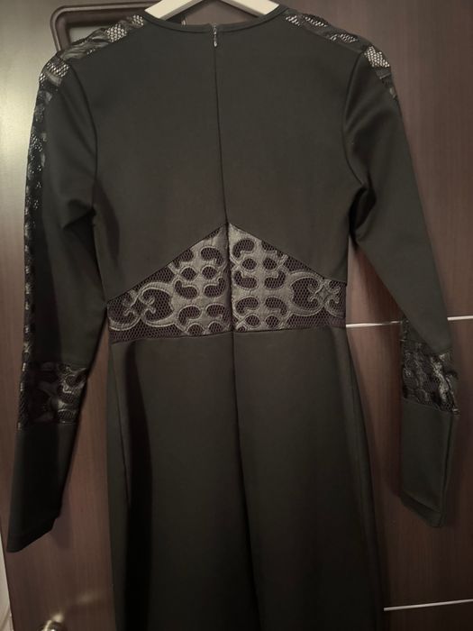 Елегантна дамска рокля в черно