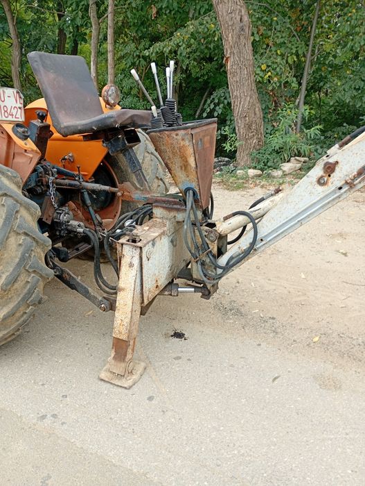 Btat de sapat in tiralti la tractor