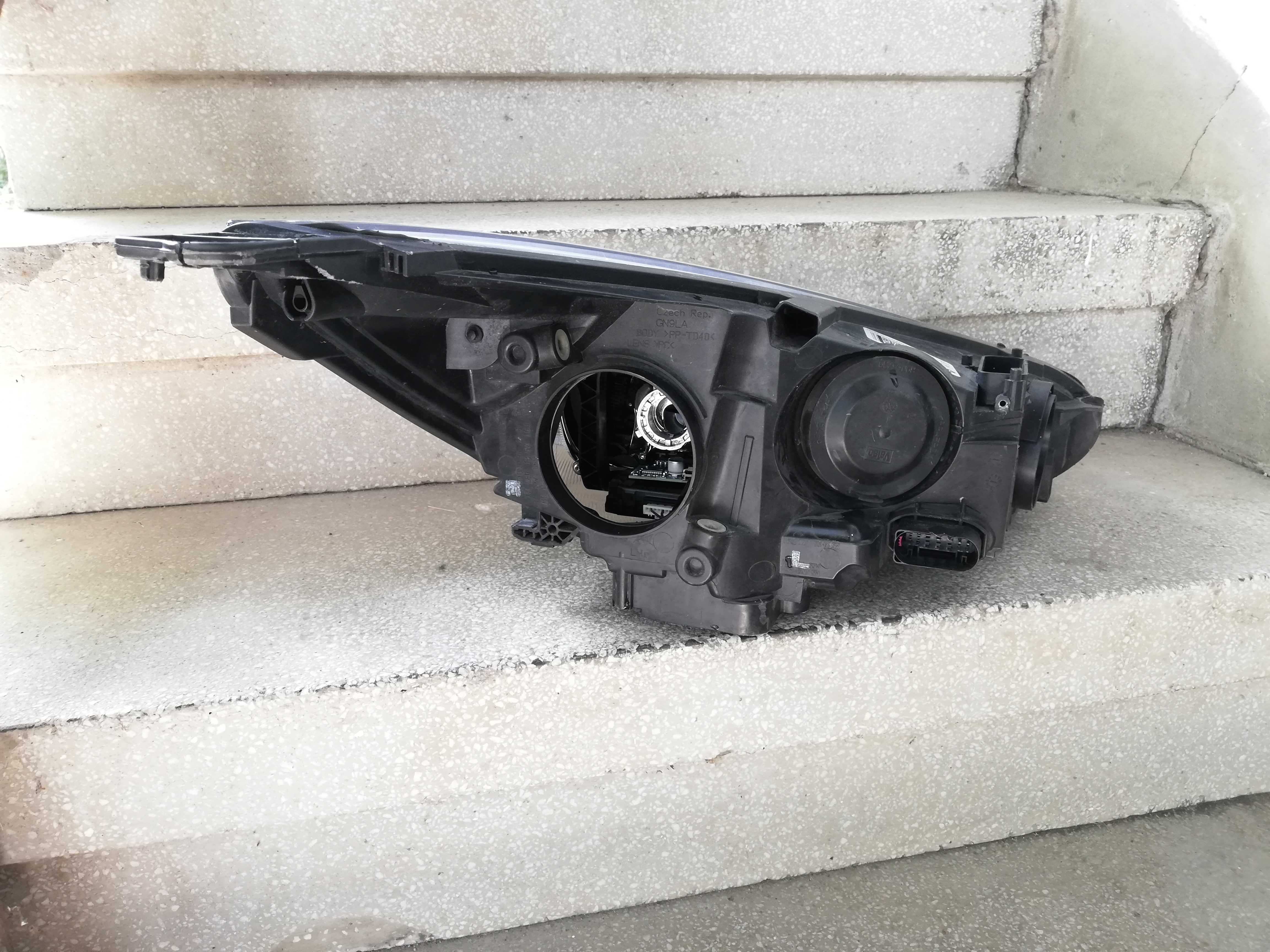 Фар Форд Фокус ляв/Фар Ford Focus LED Bi-Xenon MK3/Фар Focus Xenon гр ...