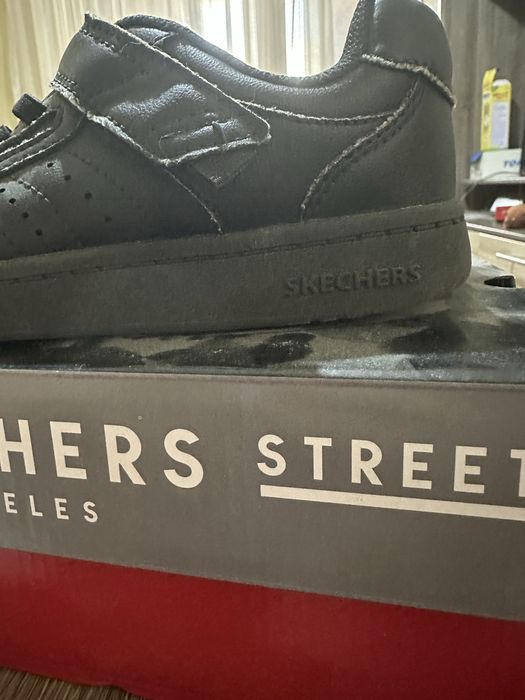 Кроссовки skechers черные для школы