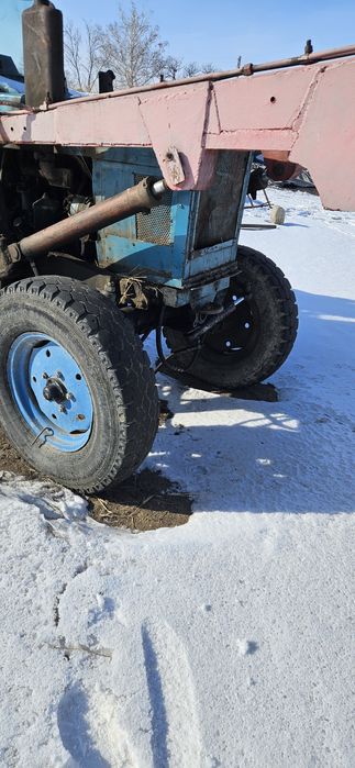 Трактор  МТЗ 80.