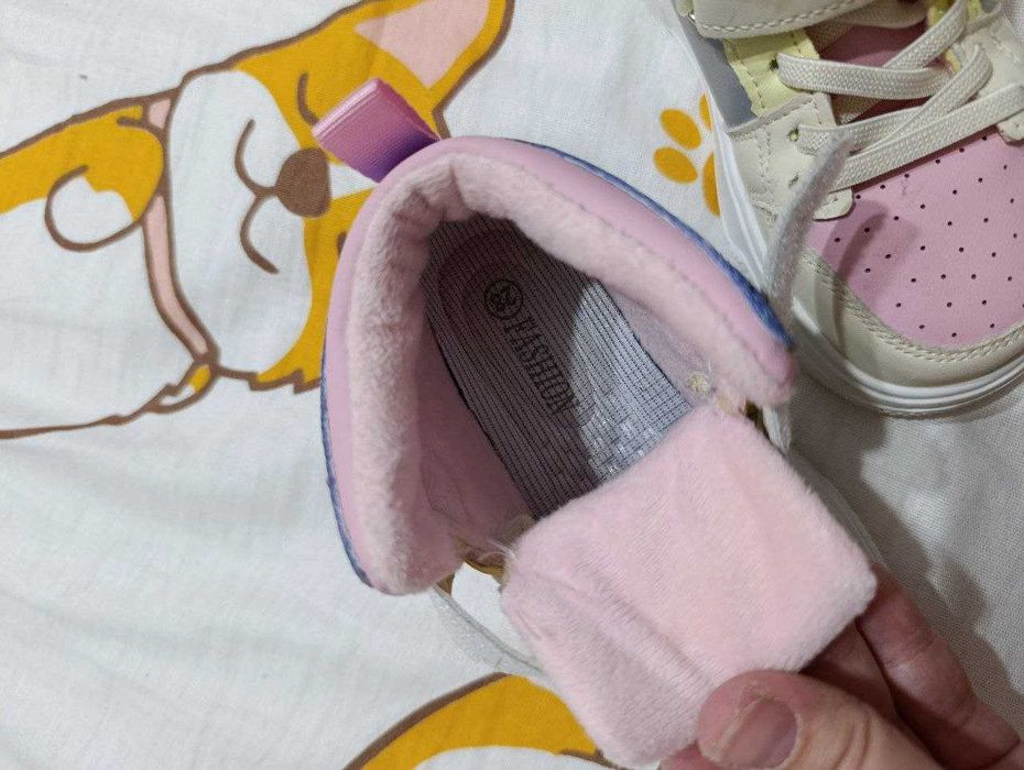 Кроссовки на девочку