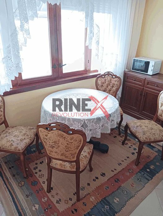 Етаж от къща под наем в Център