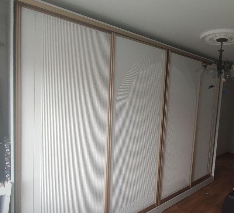 Шифоньер 4-х дверный купейный